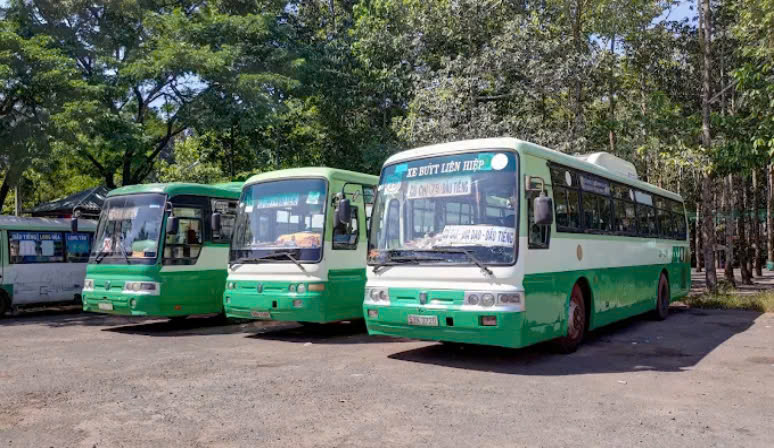 Khung cảnh bên trong bến xe Dầu Tiếng 