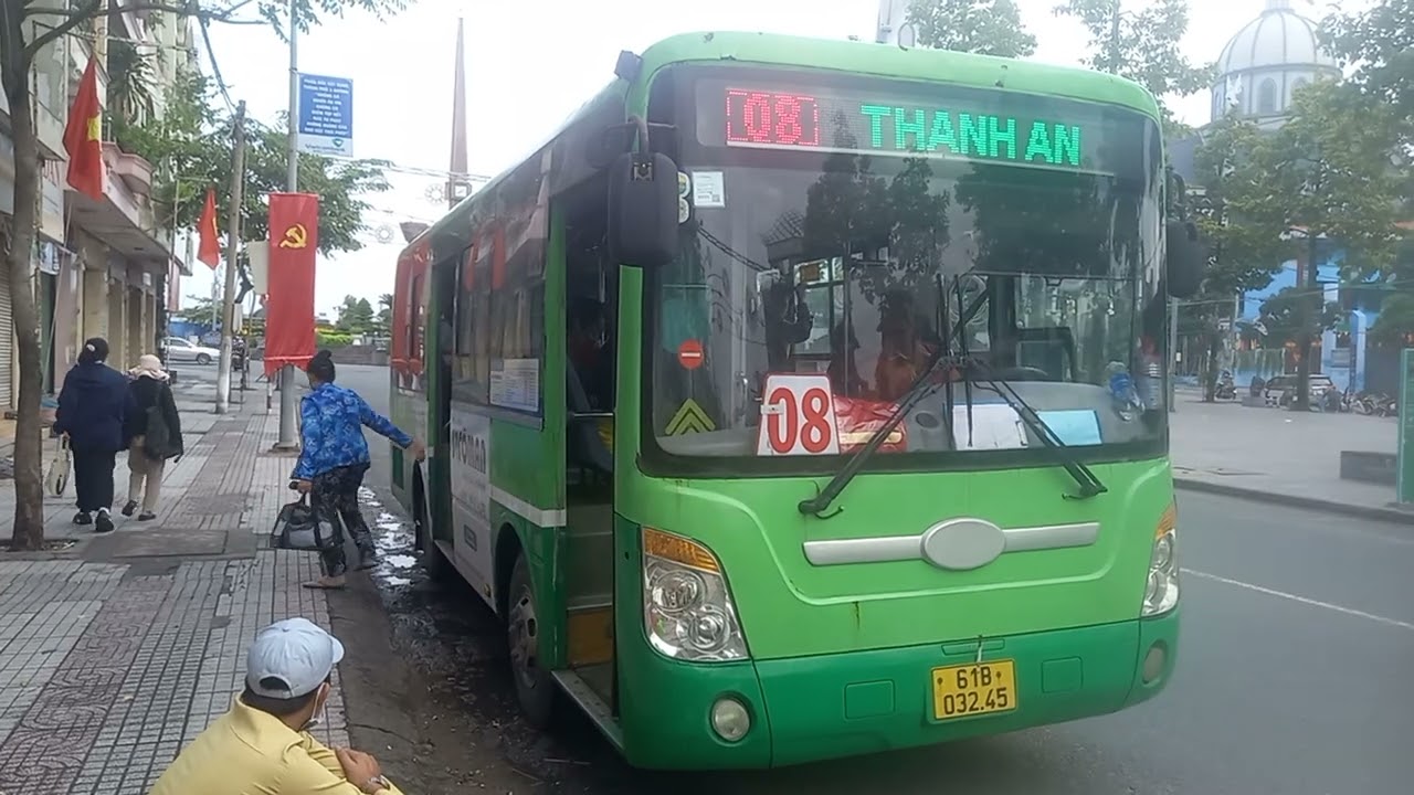 Tuyến xe số 8 hoạt động tại bến 